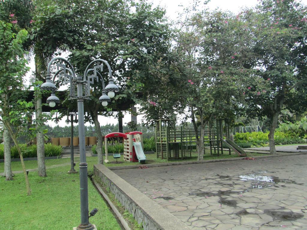 Grand Hotel Lembang Exterior foto